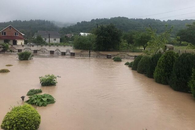 СБУ розслідує причини затоплення заходу України