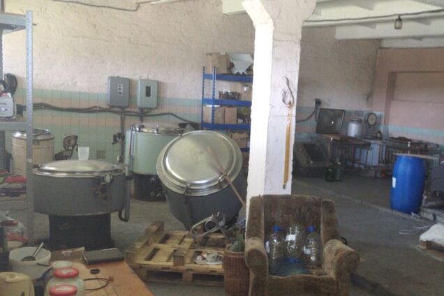 В Днепре "накрыли" подпольное производство антисептиков на миллионы гривен. Фото