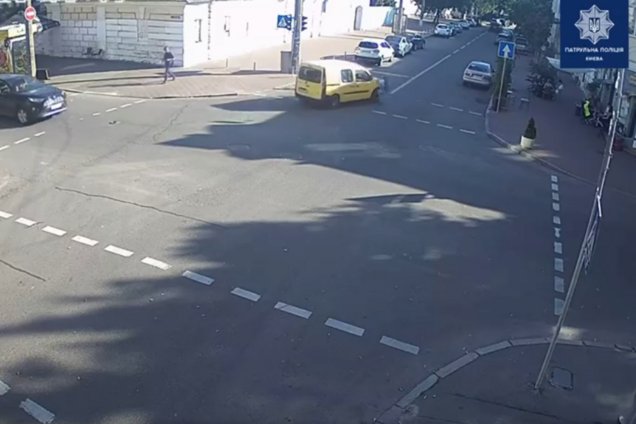 У Києві авто збило дитину на переході: водій втік. Відео моменту ДТП