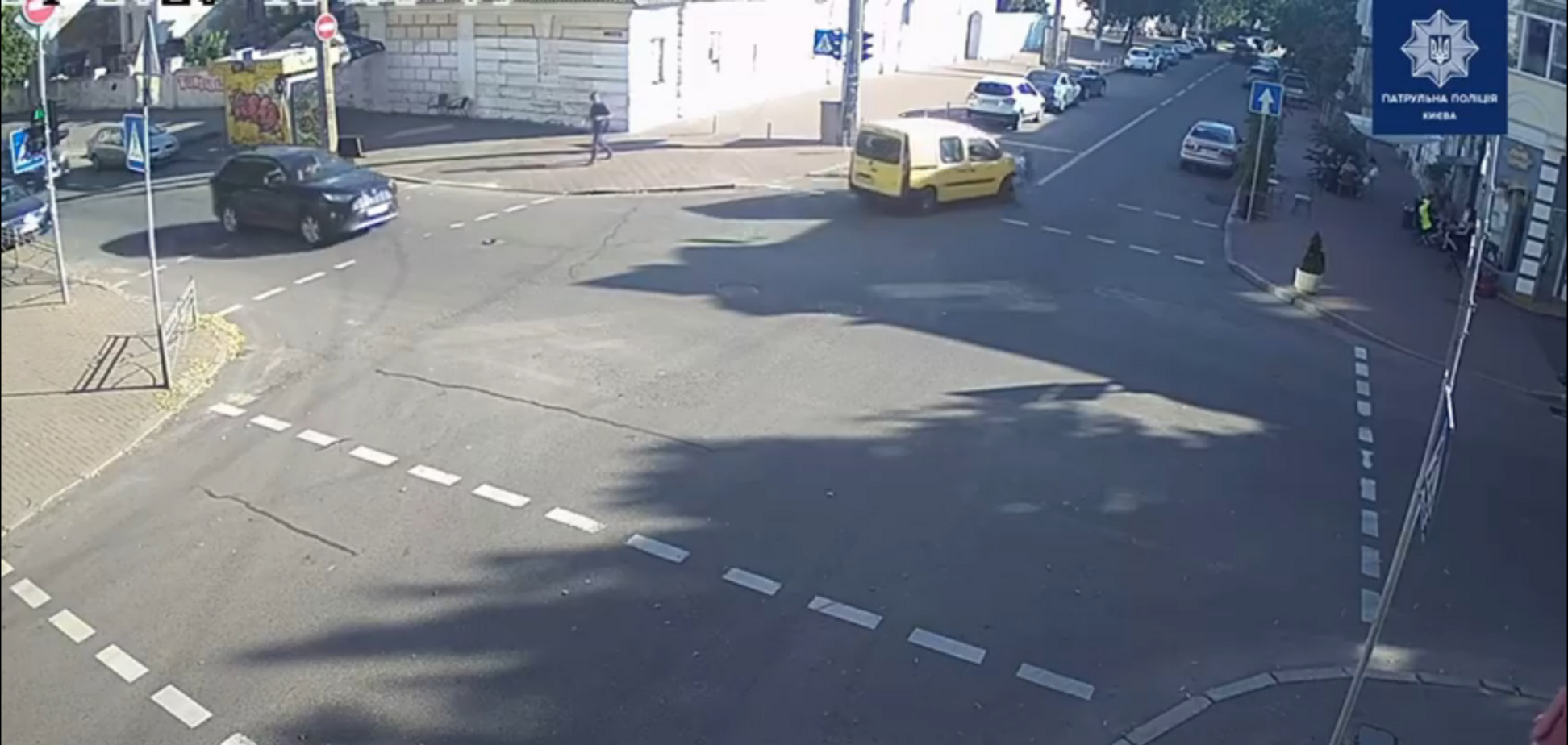 В Киеве авто сбило ребенка на переходе: водитель сбежал. Видео момента ДТП