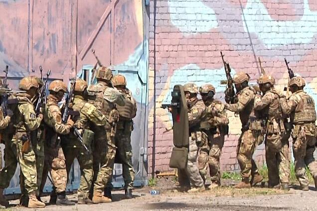 В Днепре спецназ 'подавлял' бунт и 'освобождал' заложников из колонии. Видео