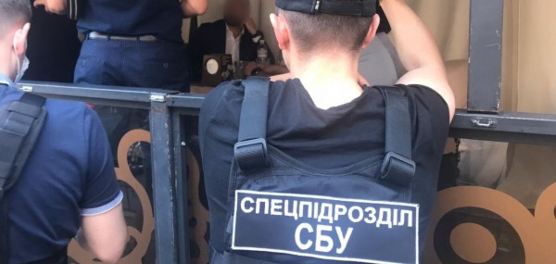 Закончите все в мусорных баках. Гарантирую