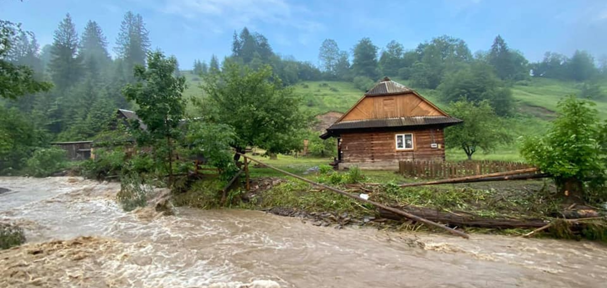 Закарпатье за 2 часа залило аномальным ливнем