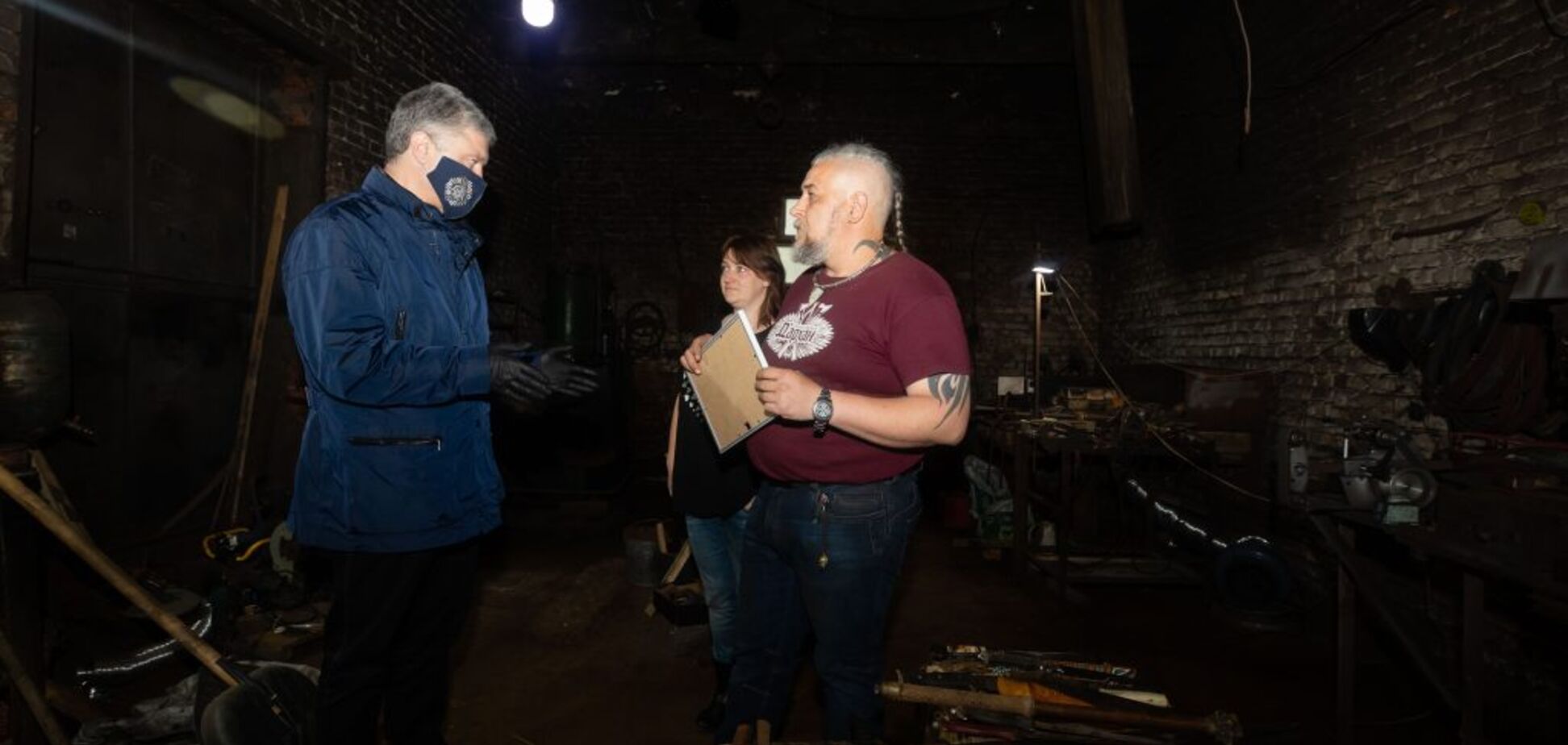 Порошенко поможет семье бывшего пленного Кремля восстановить кузницу