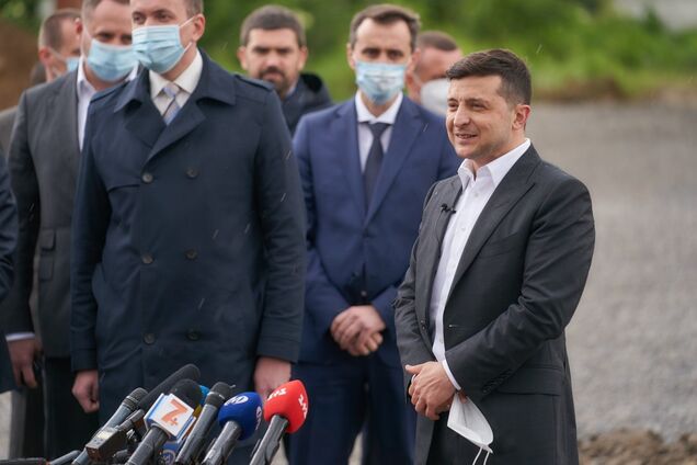 Зеленский заявил, что контрабандисты будут 'штормить' Украину 2-3 года