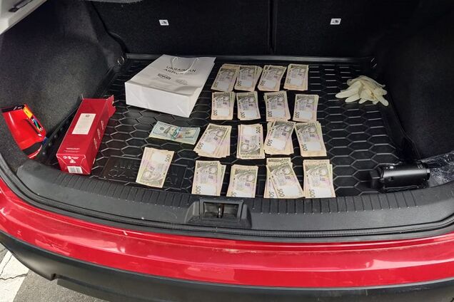В Киеве топ-чиновника МОН поймали на взятке в 300 тысяч грн. Фото и детали