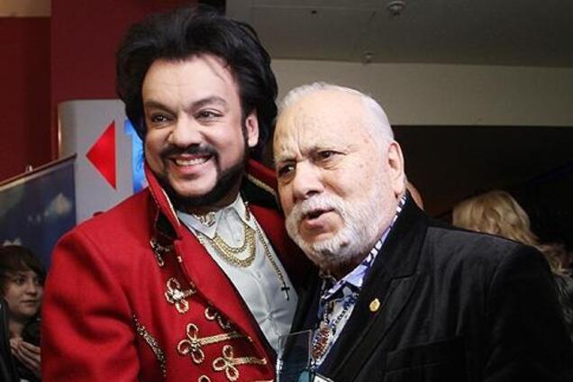 Киркоров повторил трогательное фото с отцом спустя 50 лет