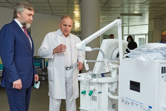 Фонд Вадима Новинского передал оборудование и средства защиты медикам Николаева