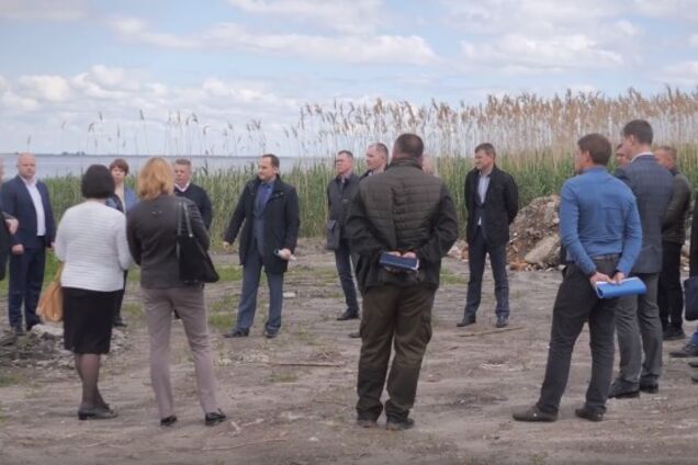 Черкаська ОДА провела виїзне засідання для вирішення проблеми намивання берегів Дніпра