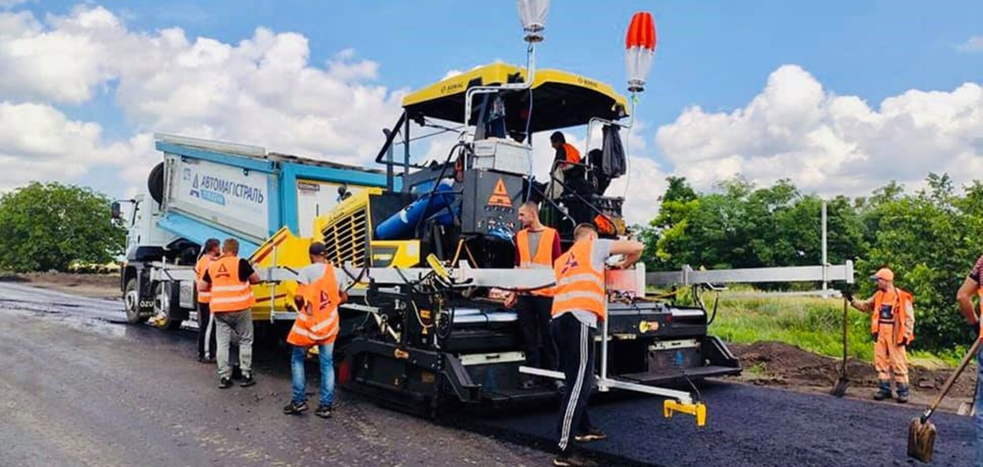 Кто стоит за строительством дорог 'Великого Будівництва'. Фоторепортаж о рабочих
