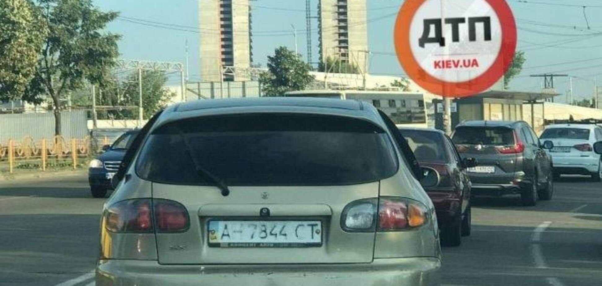 Украинские водители стали активно замазывать номера своих авто