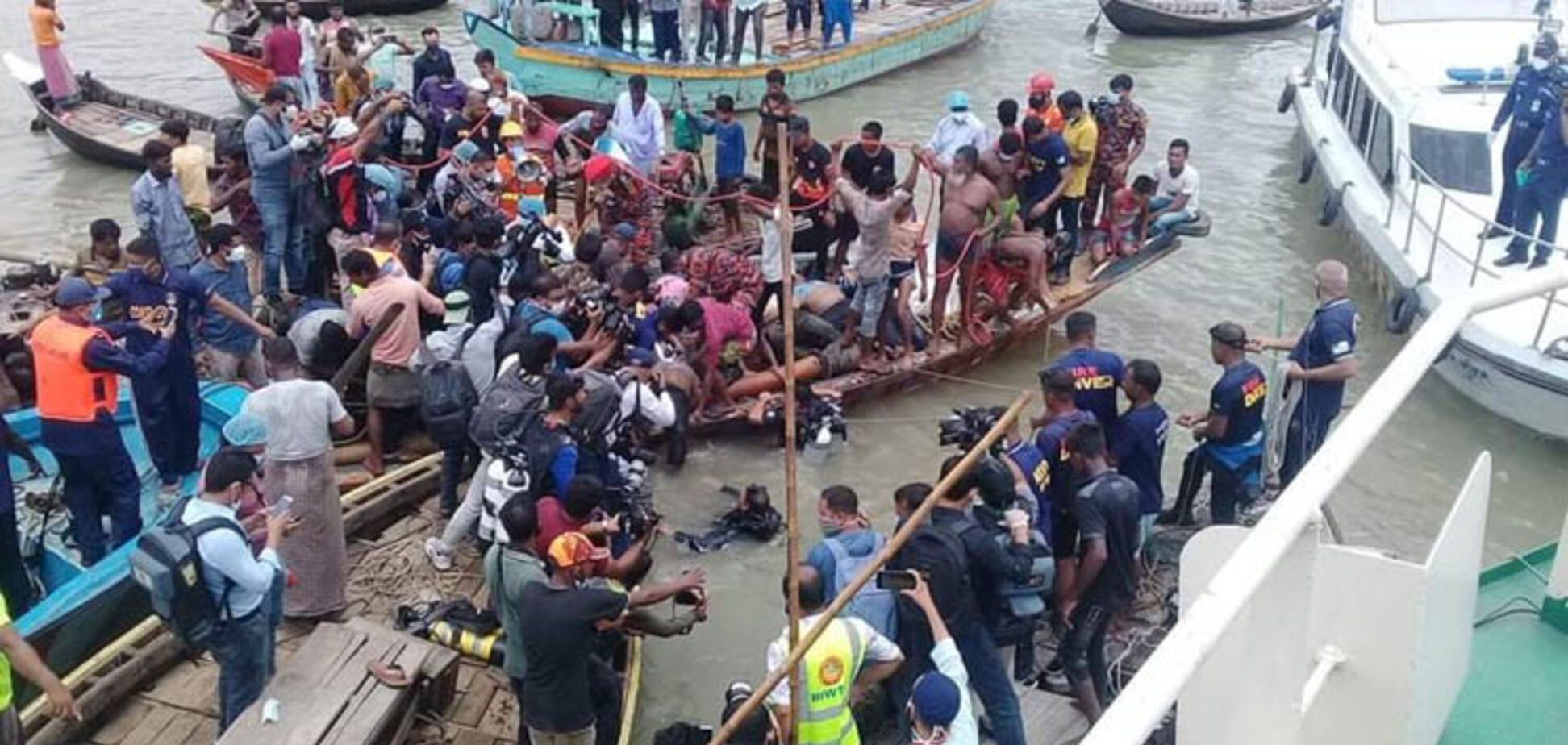У Бангладеш пором протаранив човен: понад 30 жертв