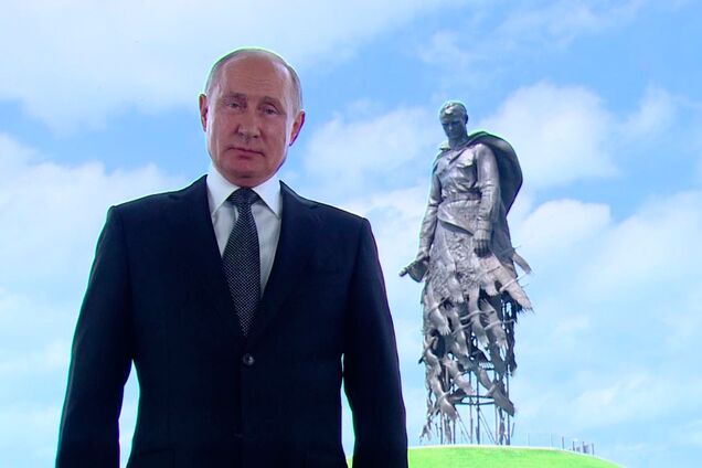 Пользователи соцсетей нашли орфографическую ошибку в монументе, который открыли Путин и Лукашенко