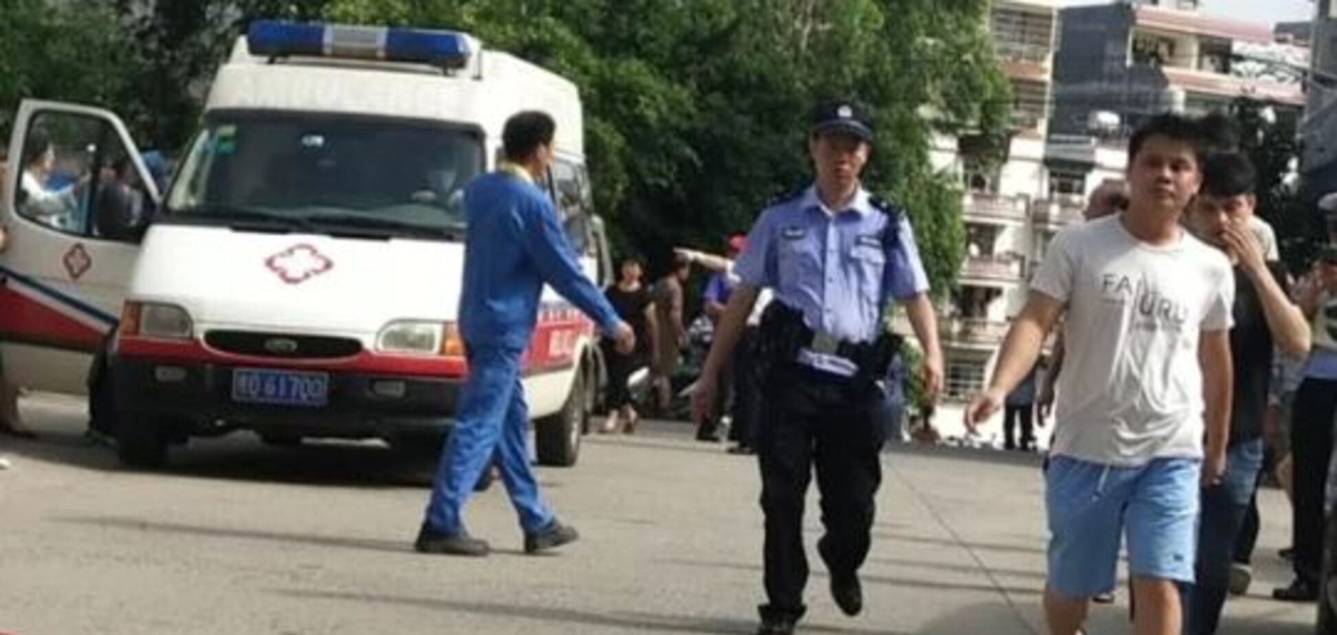 В Китае охранник напал на школу: ранены десятки детей. Фото и видео ЧП