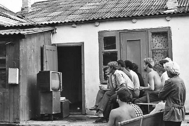 В СССР был один телевизор на деревню? Архивное фото рассорило пользователей сети