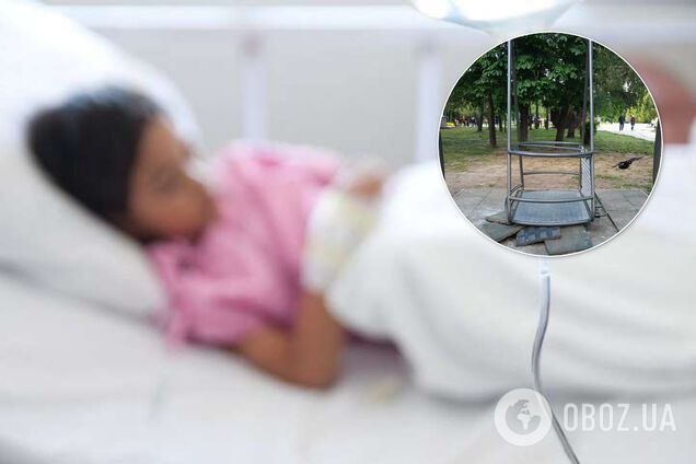 Под Киевом девочка упала и застряла под качелями. Иллюстрация