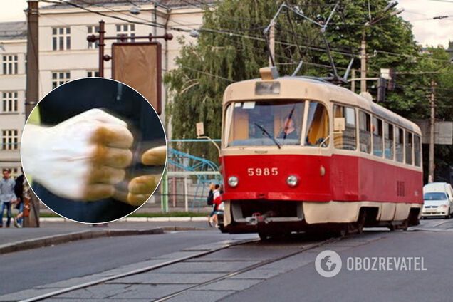 В Киеве водителя трамвая избили за замечание о масках. Видео