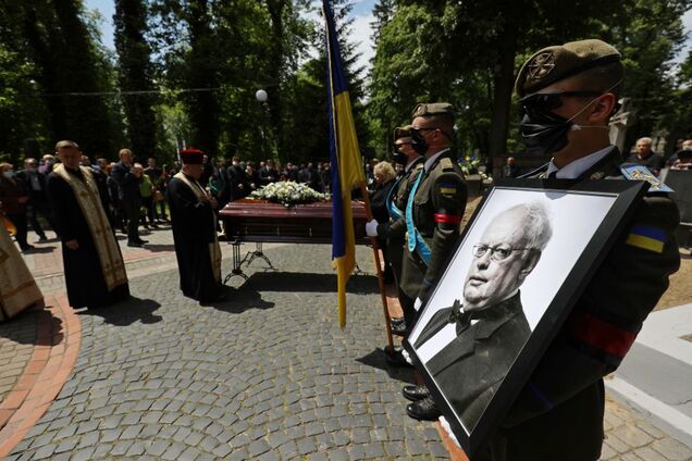 Во Львове похоронили выдающегося украинского композитора Мирослава Скорика. Фото и видео