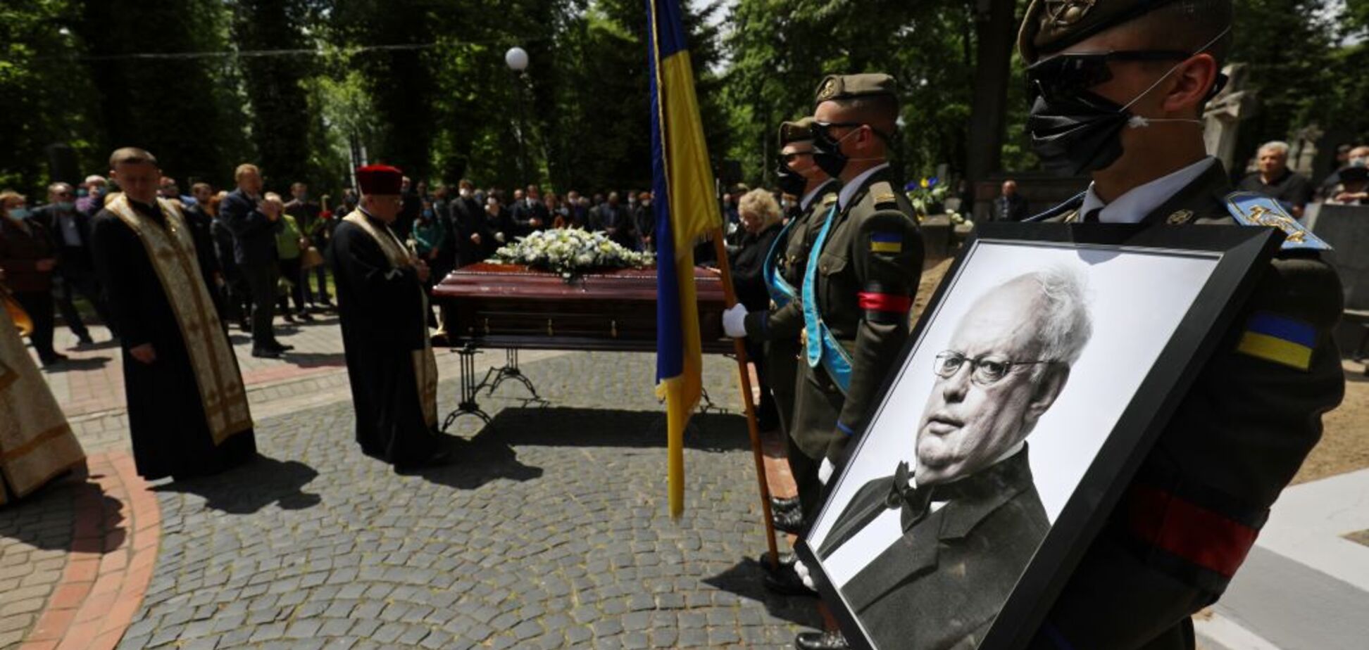 Во Львове похоронили выдающегося украинского композитора Мирослава Скорика. Фото и видео