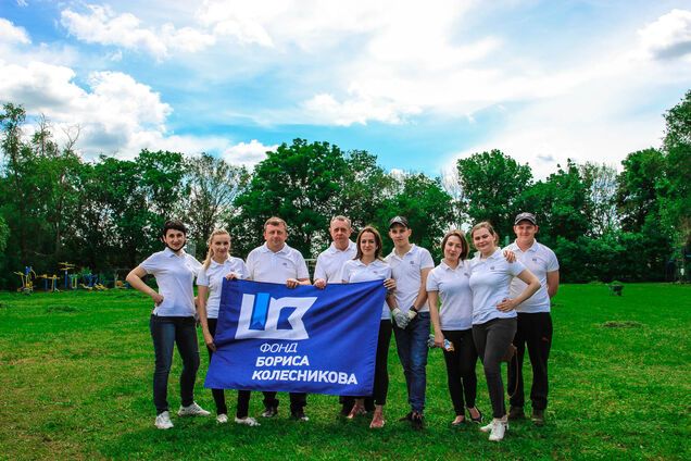 У День довкілля в Костянтинівці облагородили спортивний майданчик із футбольним полем