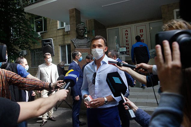 Шевченко и сборная Украины помогли Киевскому военному госпиталю