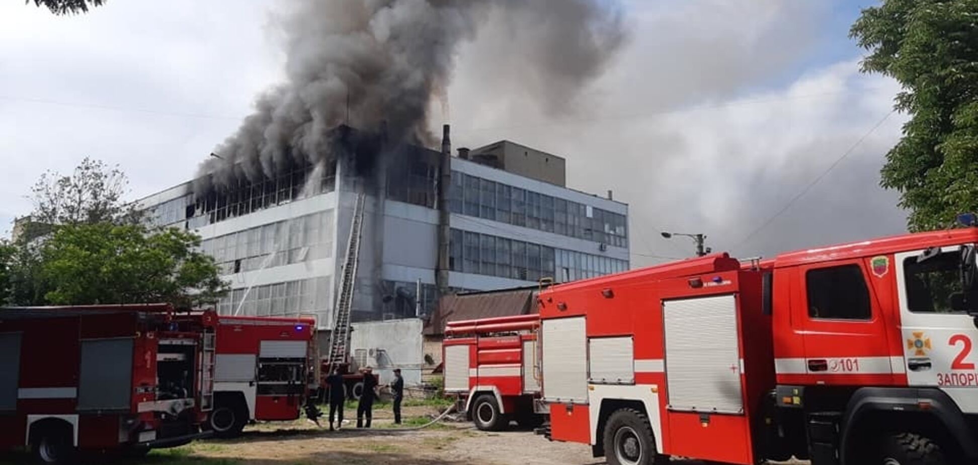 У Запоріжжі на взуттєвій фабриці 'Міда' трапилася пожежа: подробиці