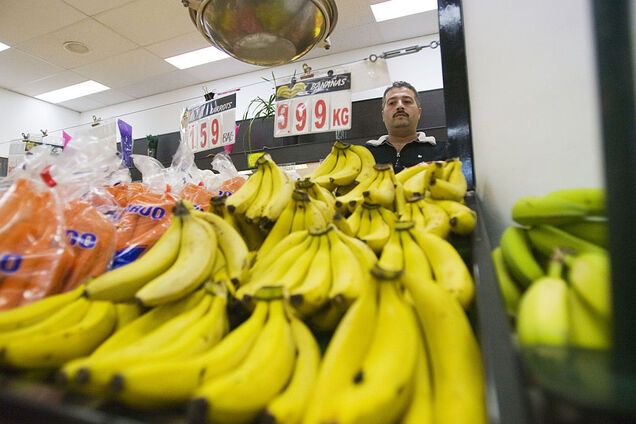Диетолог призвала не выбрасывать банановую кожуру: в чем польза