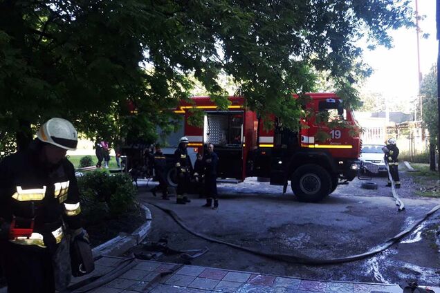 В Днепре загорелся девятиэтажный дом: пожарные спасли трех детей. Фото