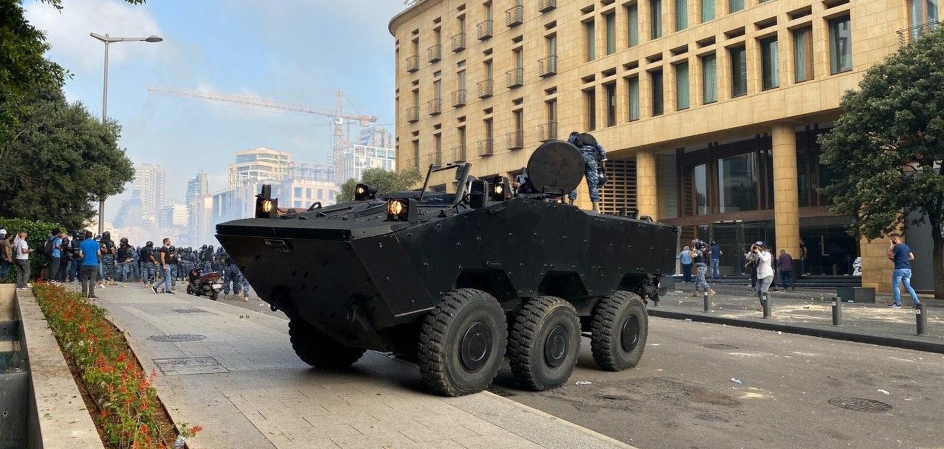 Біля будівлі парламенту Лівану відбулися сутички: поліція застосувала газ