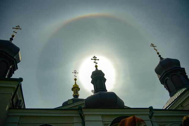 На Трійцю над Лаврою в Києві помітили "сонячний німб"