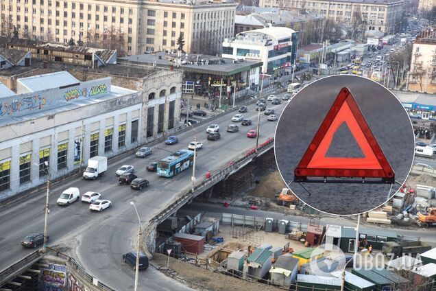 В Киеве авто сбило пешехода на 'зебре': момент ДТП попал на видео