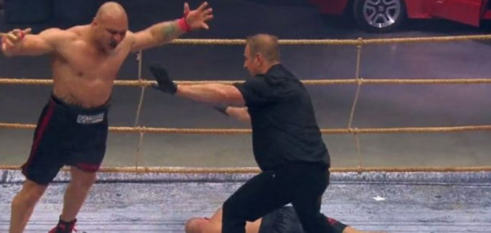 Боксер Кристиан Тайсон Кужьма отправил соперника в нокаут в бою без перчаток