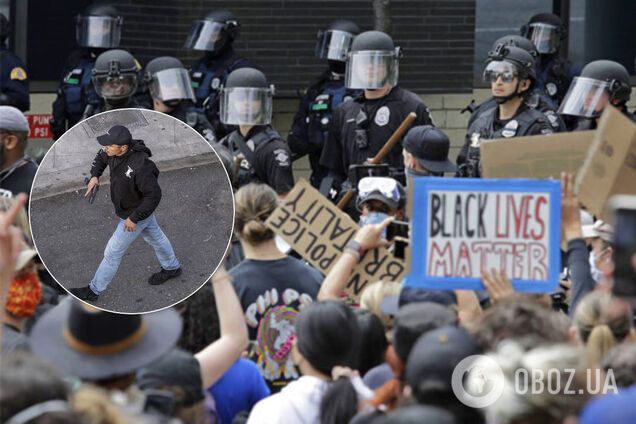 В США авто влетело в толпу протестующих и началась стрельба: фото и видео с места событий
