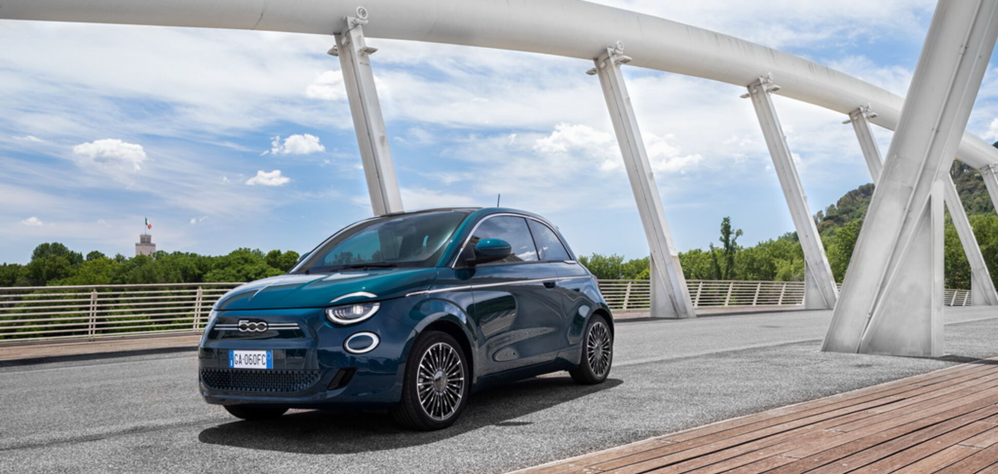 Новый Fiat 500 дебютировал в версии хэтчбек