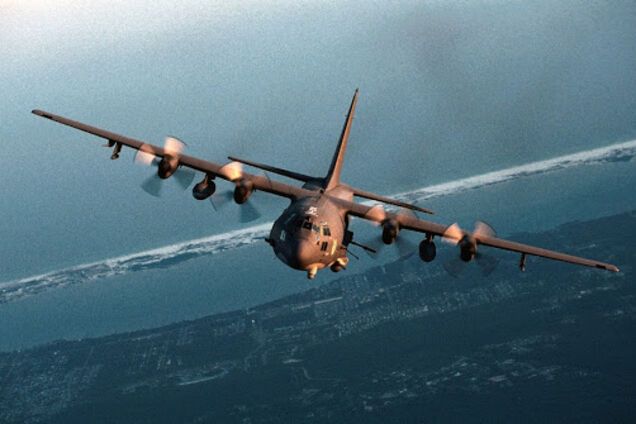 Військовий літак США врізався у стіну і загорівся в Іраку: є постраждалі