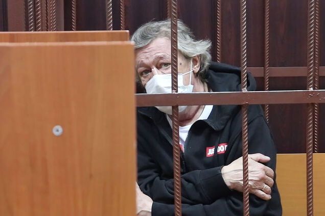 Ефремов говорил, что пил и будет пить! Если бы водку выпускали в твердом виде – он бы ее грыз