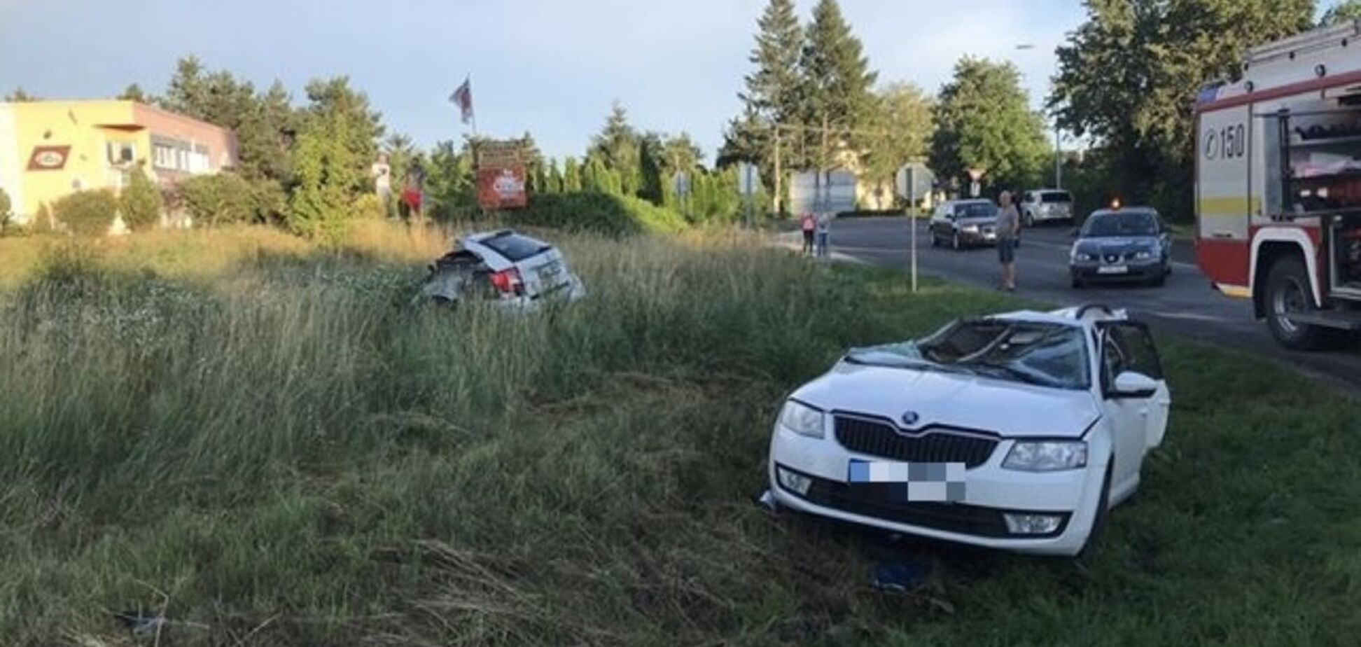 Водій дивом вижив у розірваній навпіл Skoda Octavia