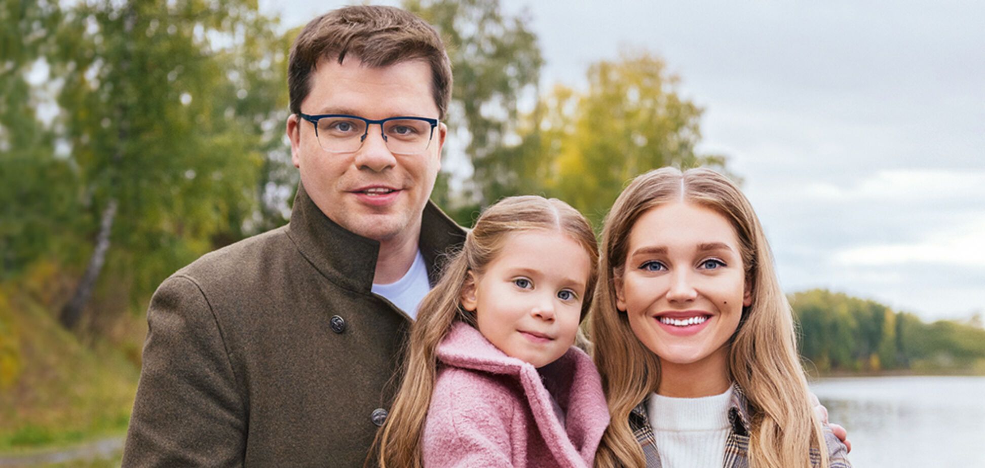 Христина Асмус і Гарік Харламов з донькою Анастасією (фото – HELLO! Russia)