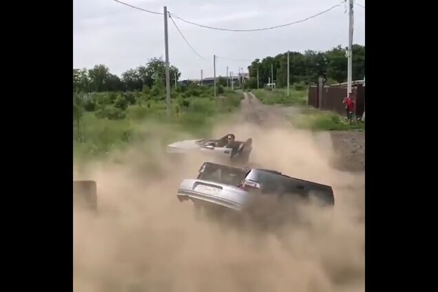 Кабриолет ВАЗ-2110 сломался пополам сразу же на старте