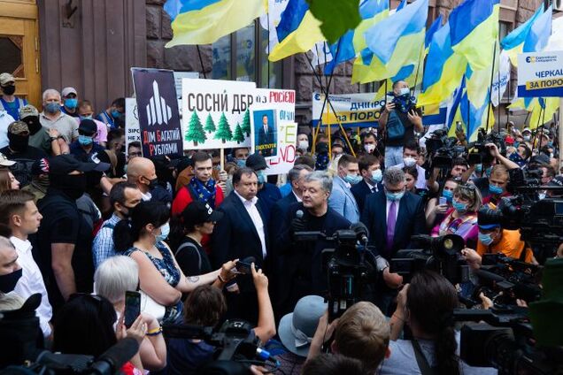 Порошенко під стінами ДБР попередив владу, що 'кварталівські штучки' не пройдуть