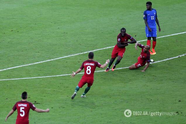 Эдер празднует гол в ворота сборной Франции