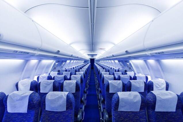 Названа опасность откидывания спинки кресла в самолете
