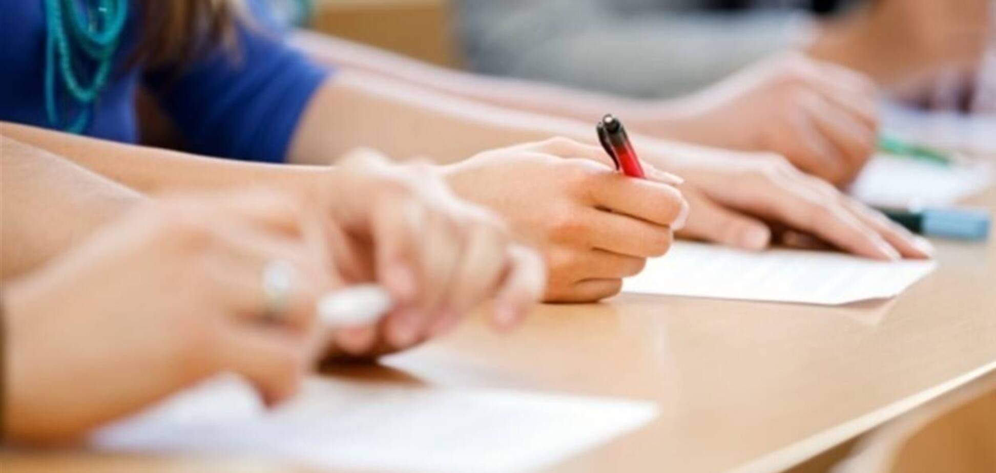 Выпускники с ОРДЛО и Крыма смогут выбирать между экзаменом и ВНО