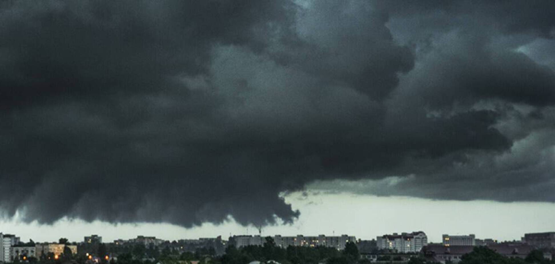 В Україні оголосили помаранчевий рівень небезпеки, насувається шторм