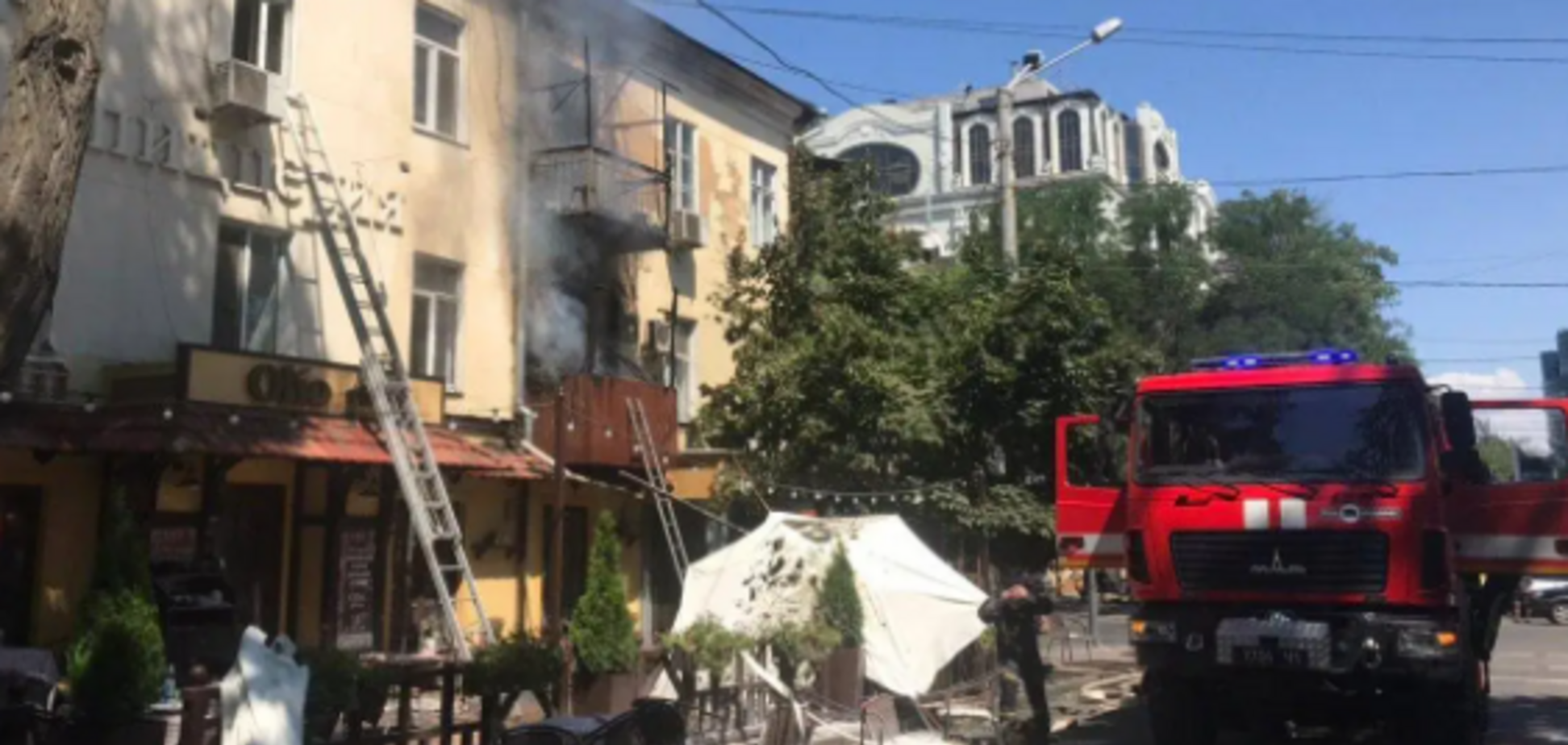 Пожежа в Одесі знищила приблизно 8 квартир