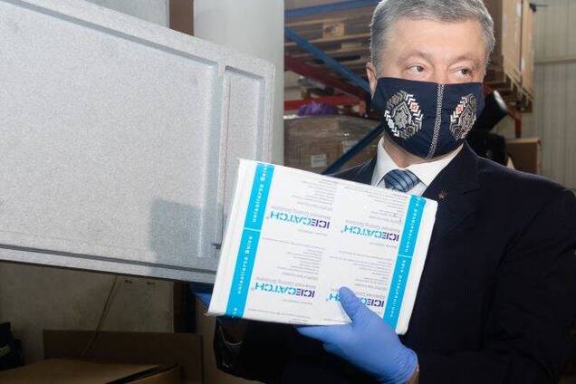 Порошенко передал очередную партию ИФА-тестов в медучреждения (фото: Европейская Солидарность)