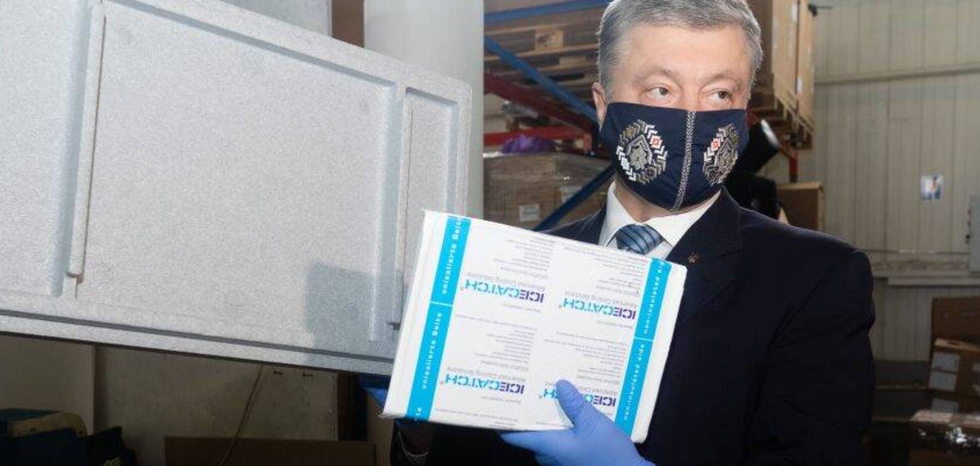 Порошенко передал очередную партию ИФА-тестов в медучреждения (фото: Европейская Солидарность)