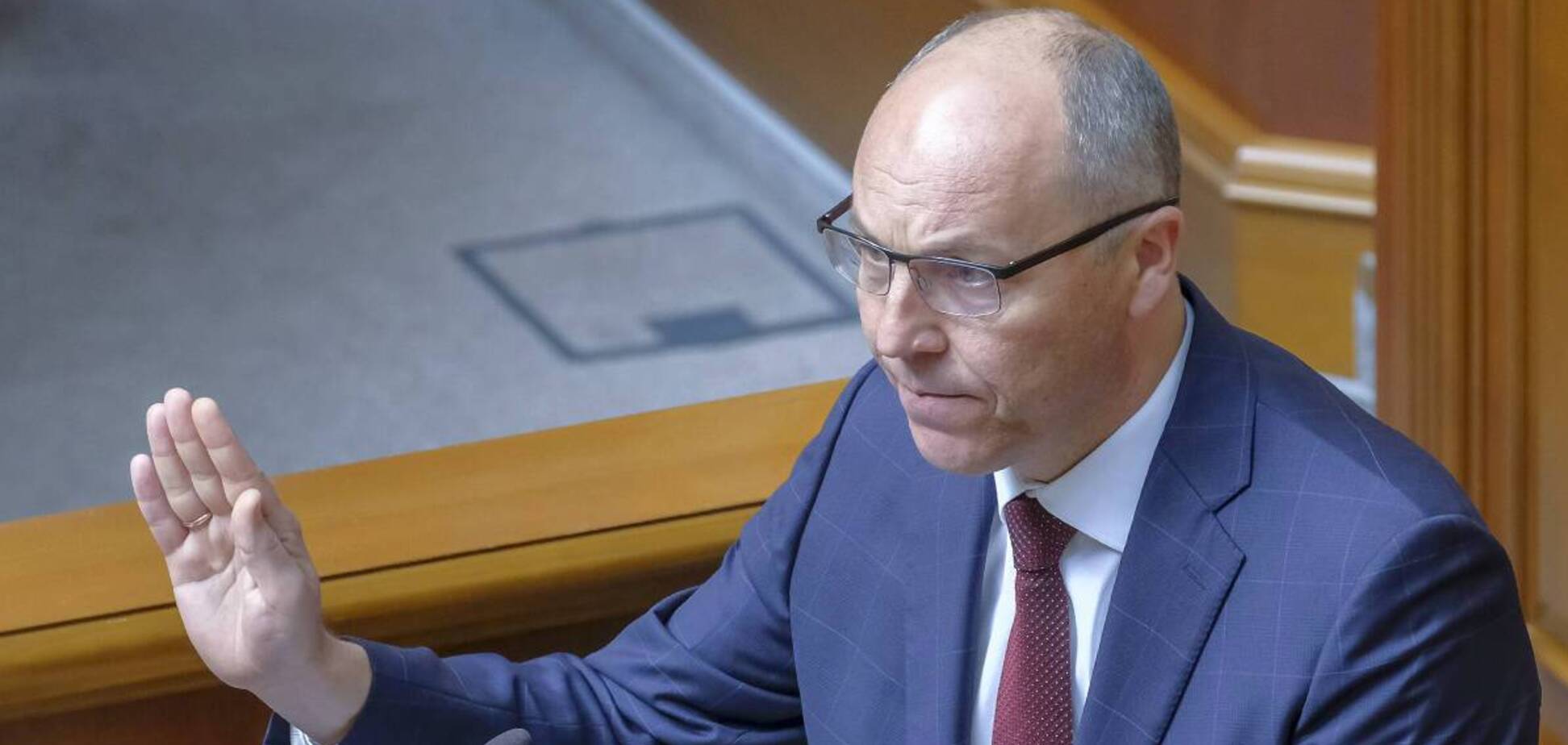 Парубий призвал Раду не рассматривать скандальный 'языковой' законопроект 'слуг'