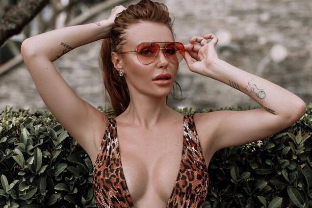 Слава Камінська засвітила пишні груди без білизни. Фото