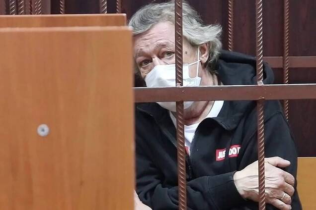 Стало известно, сколько денег требуют от Ефремова родственники погибшего в ДТП
